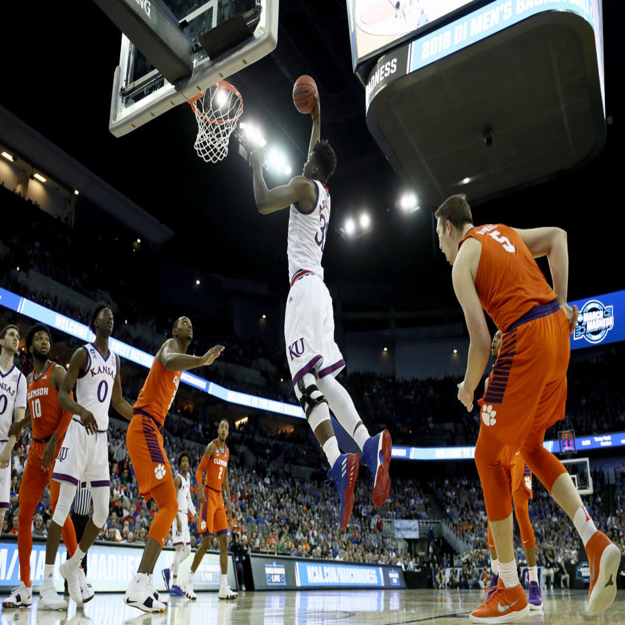 Highlight: Vick slam dunk makes it looks like he has wings and puts Kansas up 35-22