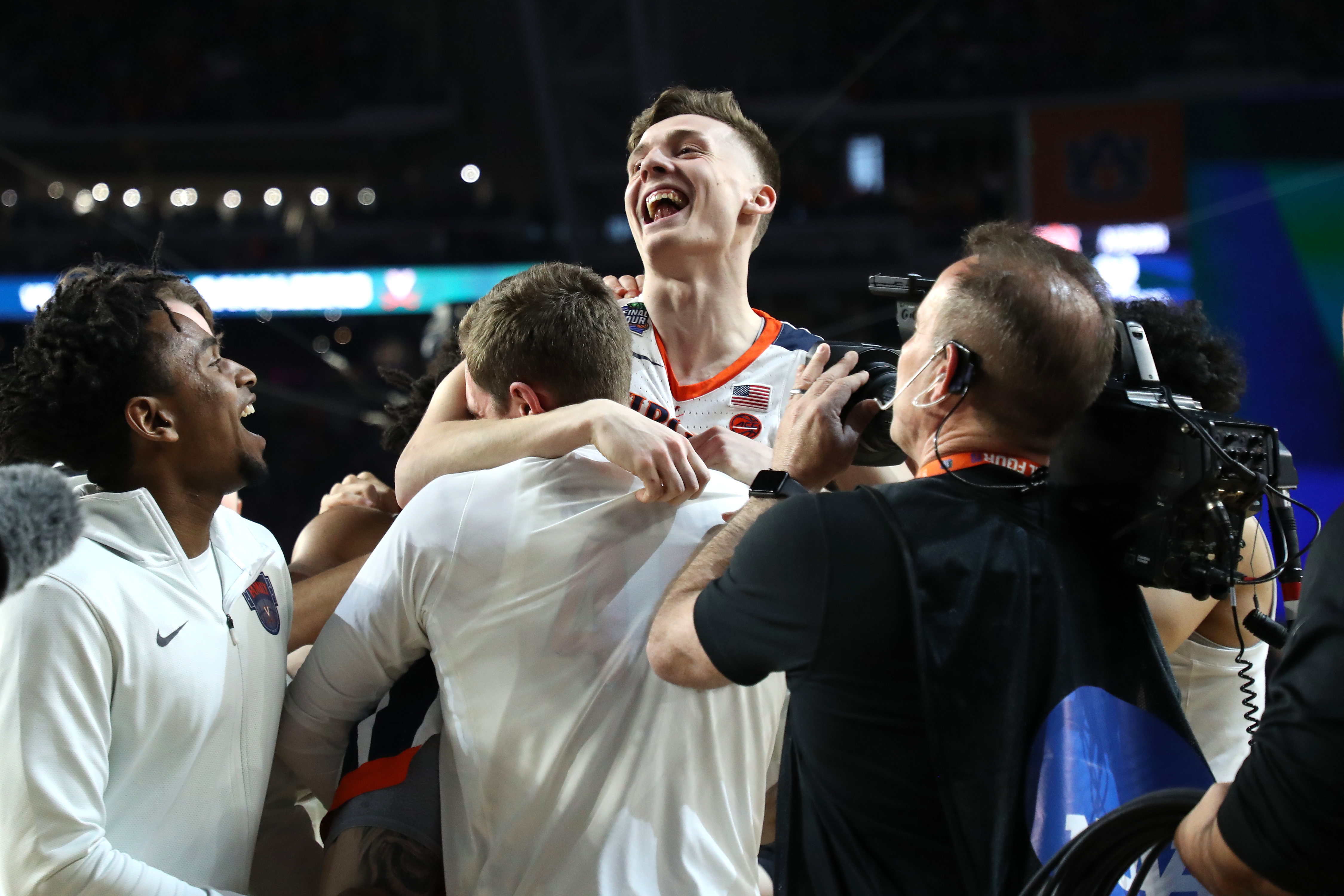 Highlight: Virginia's Kyle Guy hits game-winning free throw as Cavaliers advance to National Championship Game