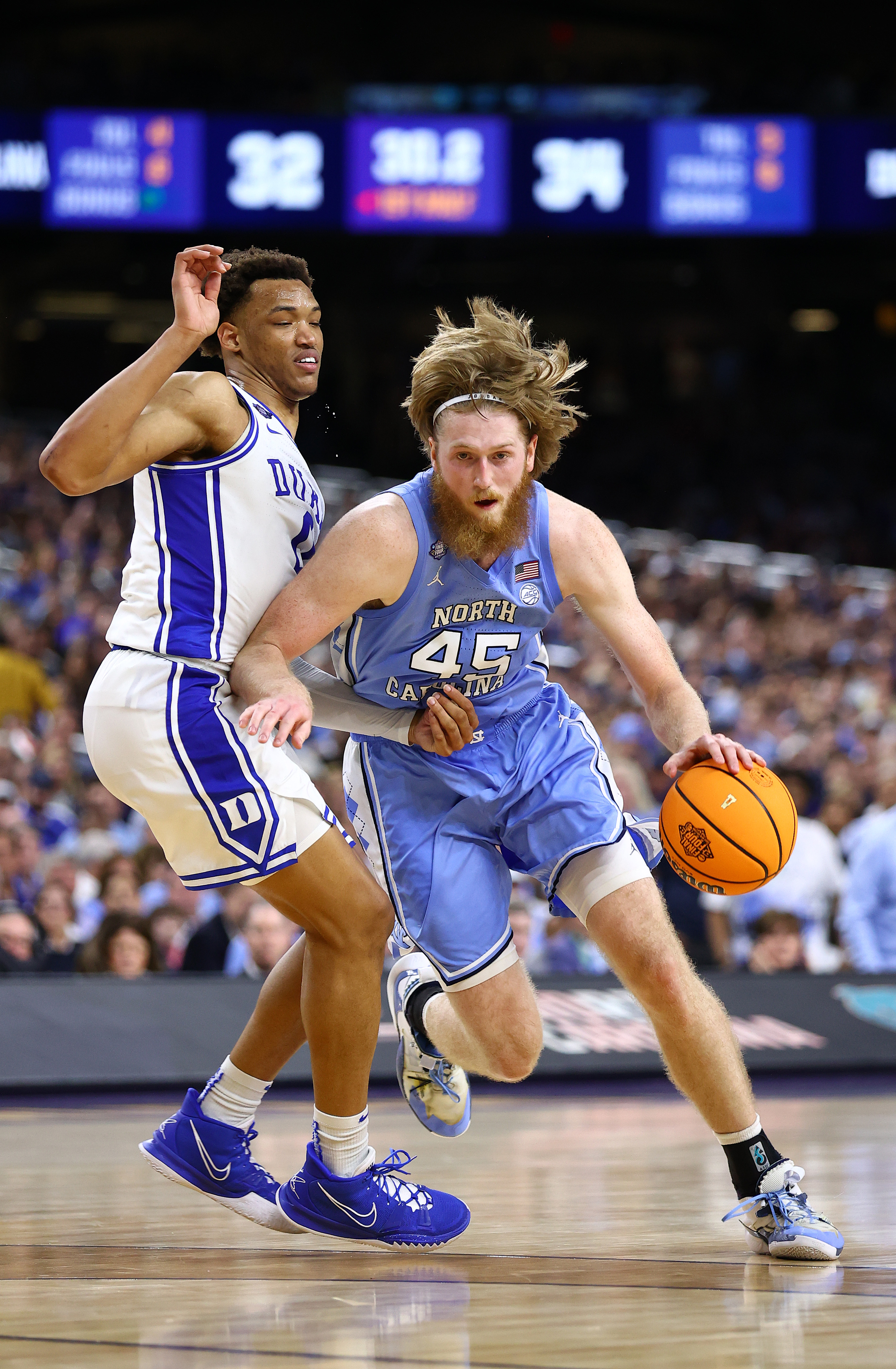 Highlight: Duke and North Carolina trade late threes, 74-73 Duke