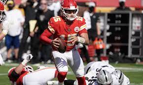 Chiefs Wire Podcast: Kansas City celebrates the holidays vs. Raiders | 12-21-23