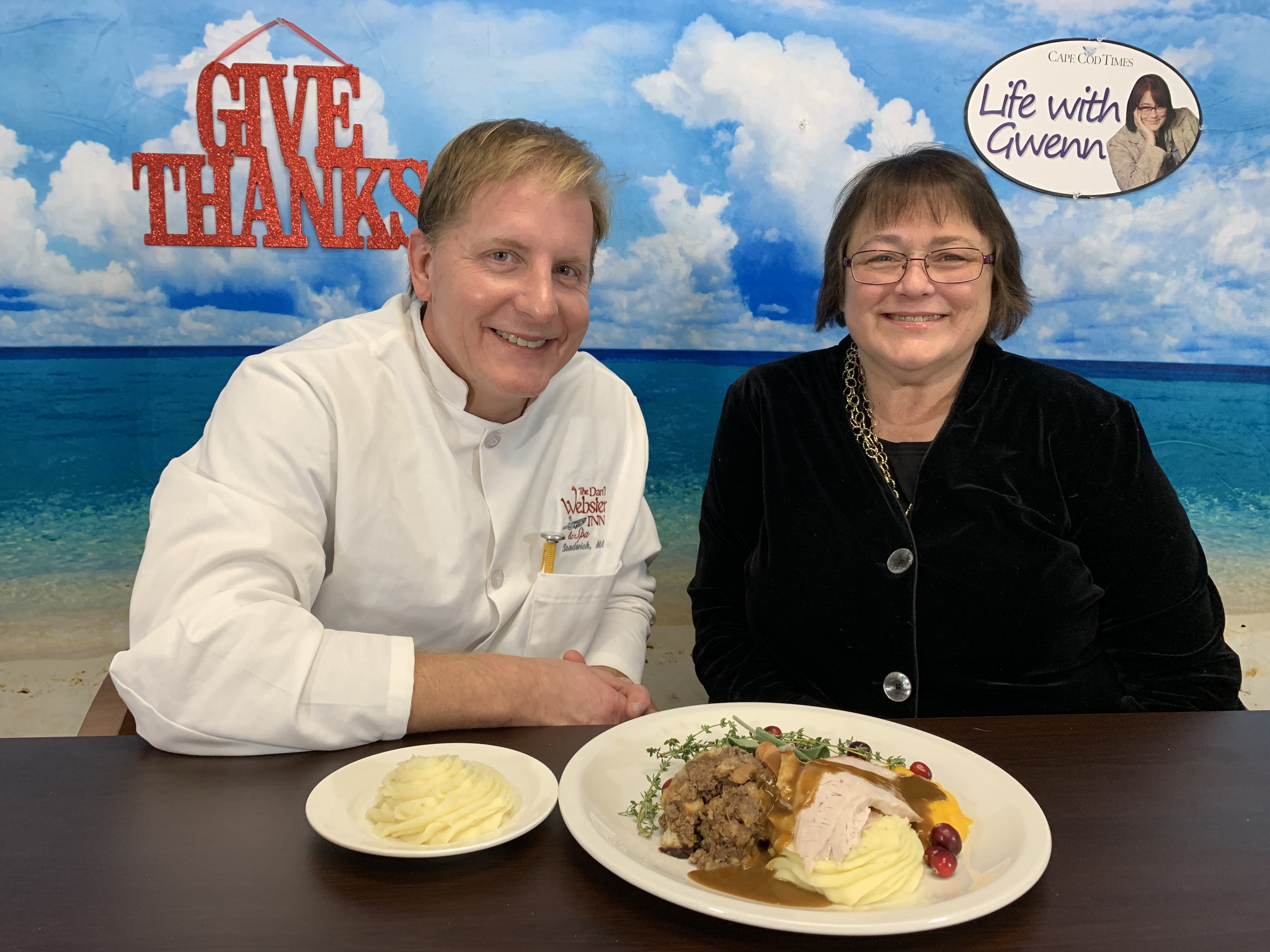Last-minute Thanksgiving advice on 'Life With Gwenn' episode artwork