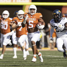 Should Bijan Robinson be a 20-carry running back at Texas?