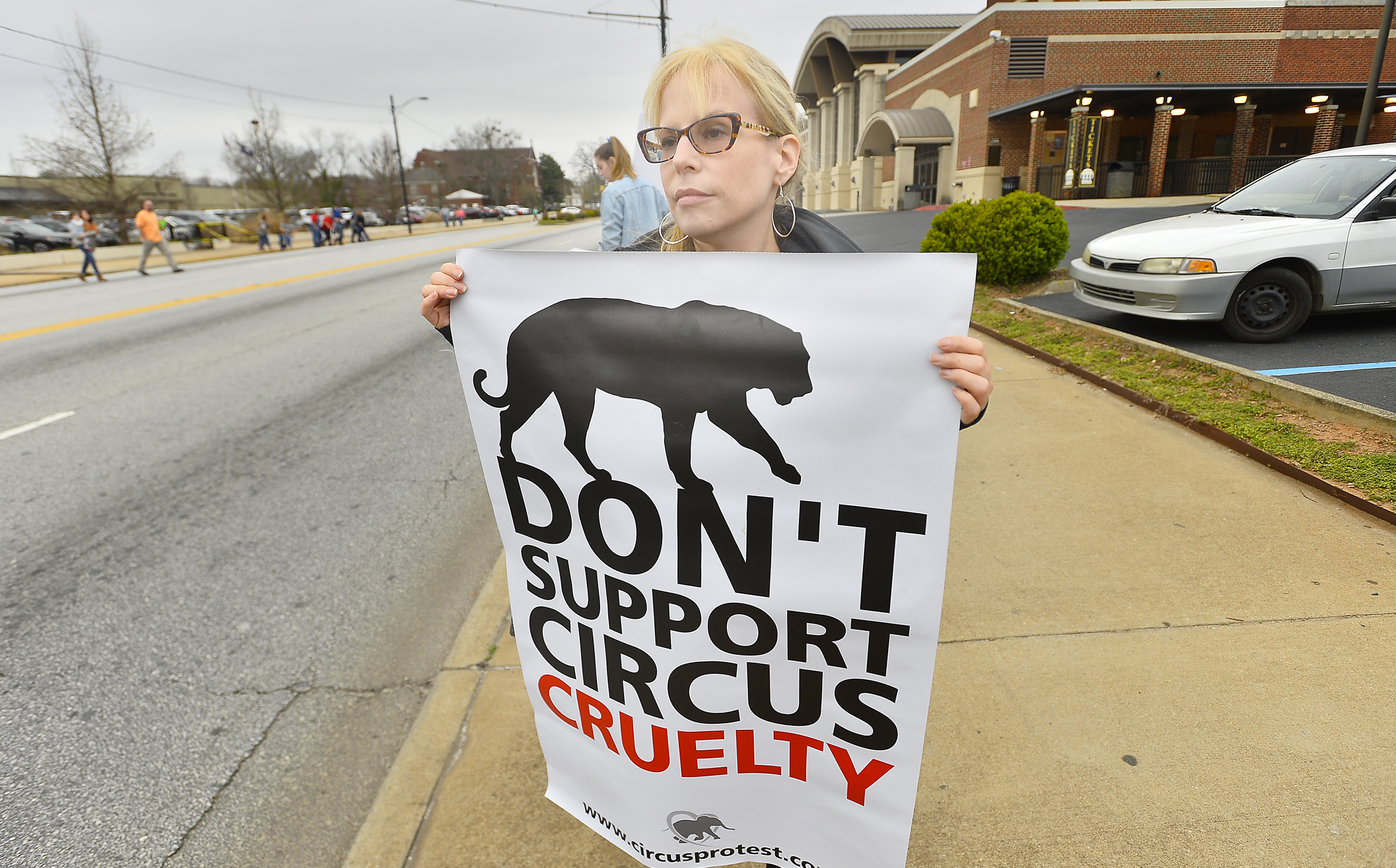 Rosemary Thompson talks about why the circus use of animal should end episode artwork