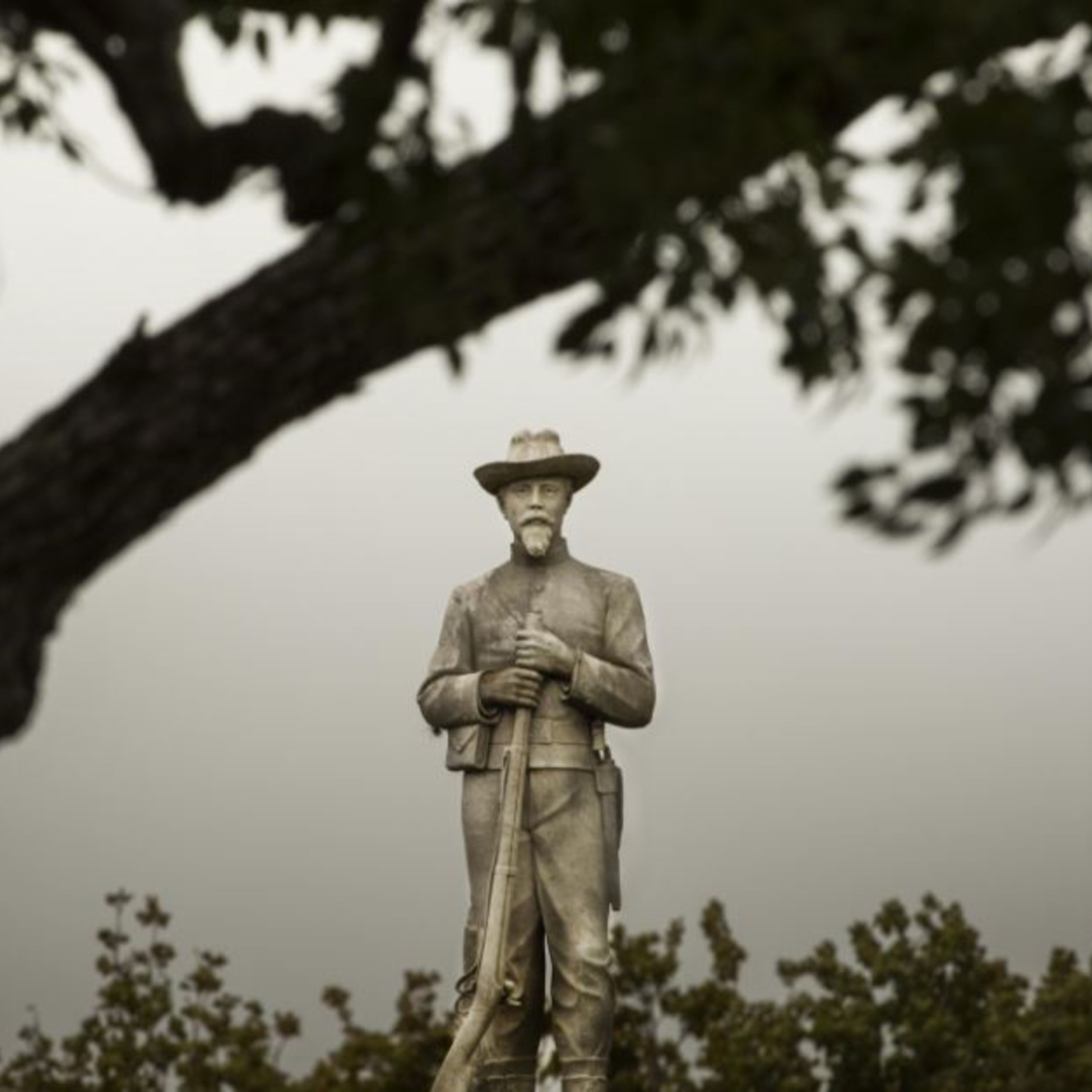 Lakeland City Commission agrees not to move Confederate monument in Munn Park