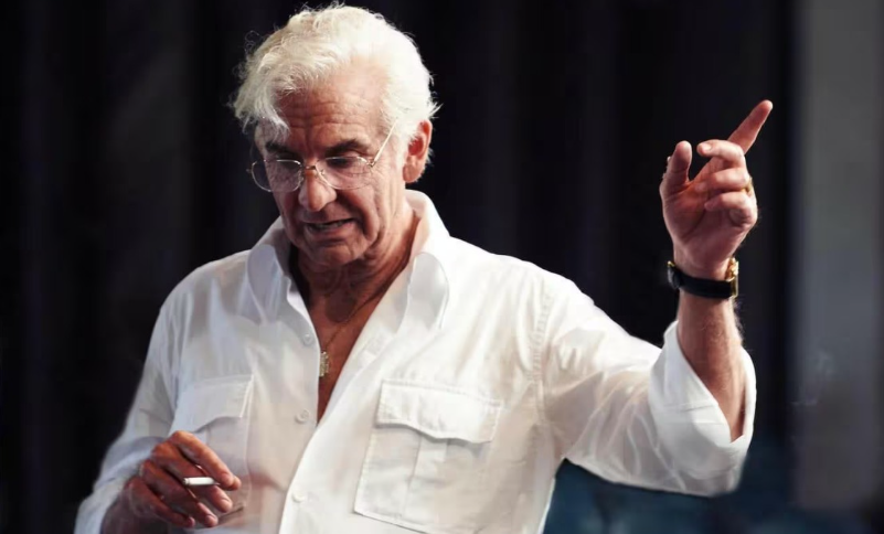 Confira a resenha do filme 'Maestro', que conta a história do regente da Filarmônica de NY, Leonard Bernstein