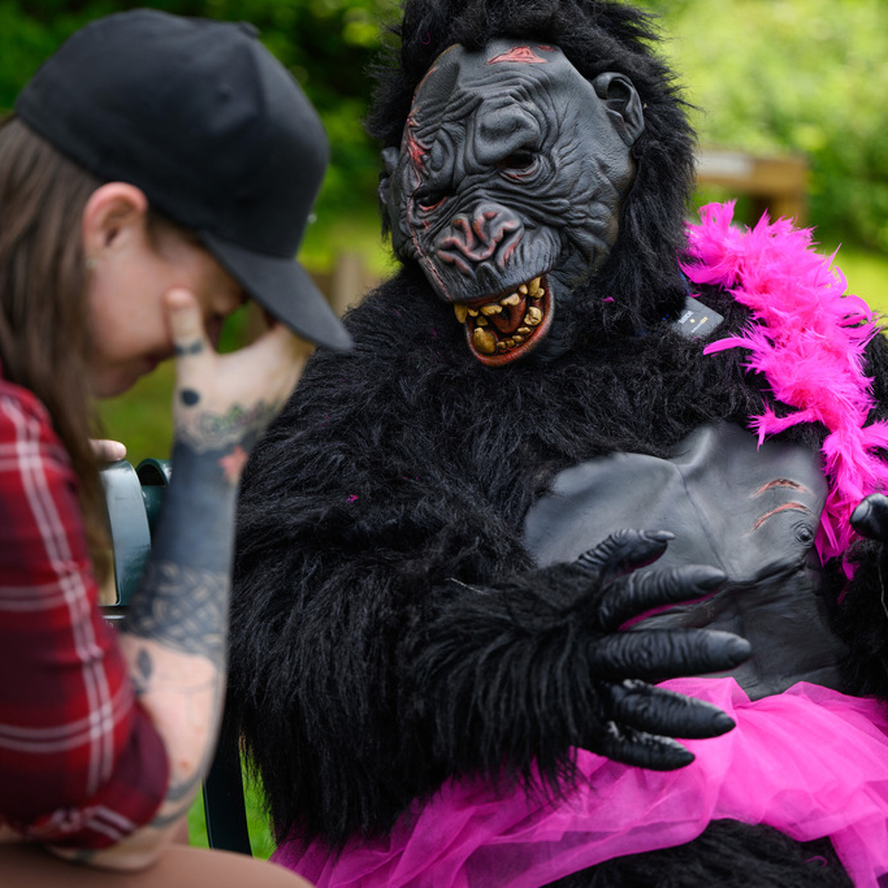 DING DONG! The sweetness and surprise of singing telegrams DING DONG! The sweetness and surprise of singing telegrams