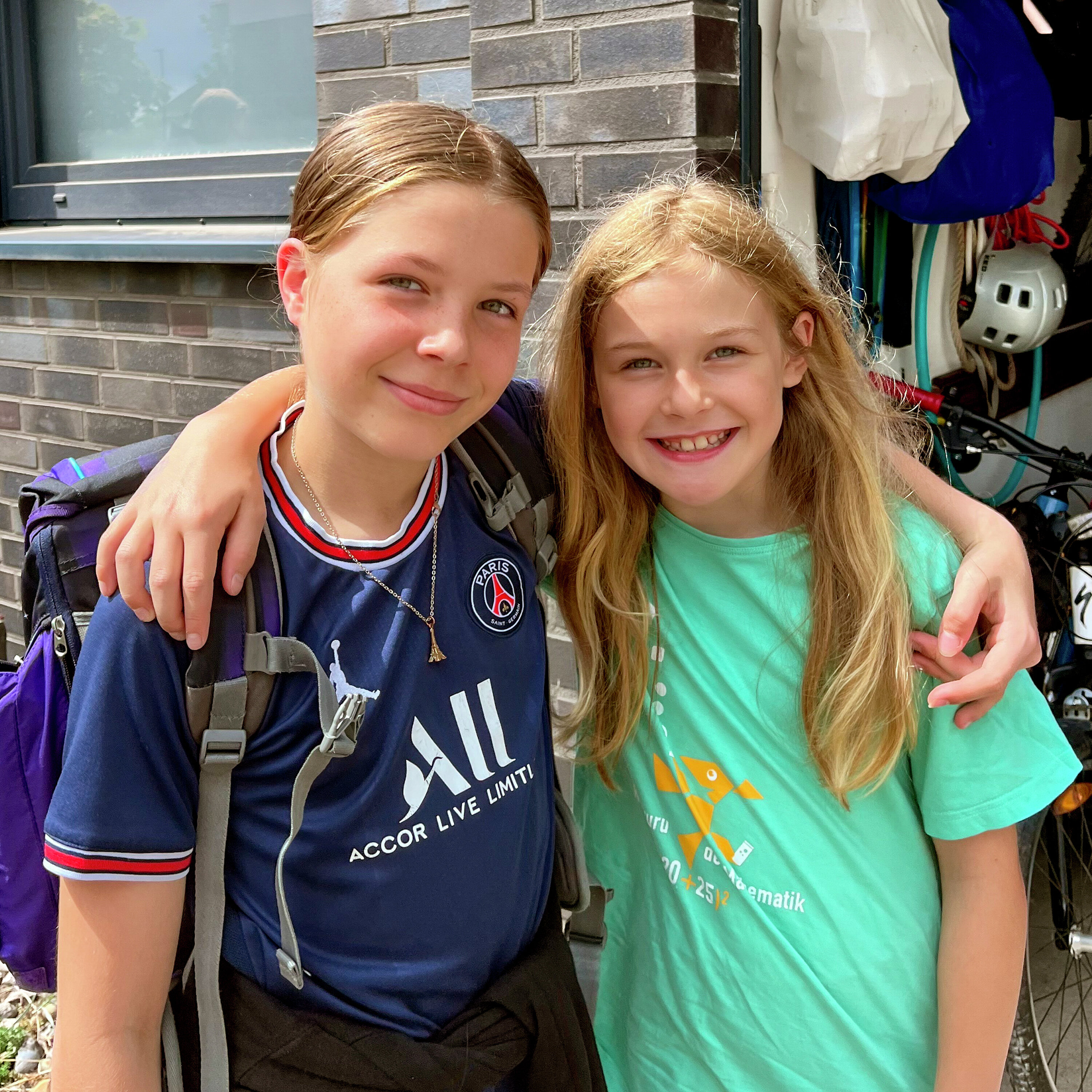 Lola leaves home: Following a nine-year-old exchange student’s adventure episode artwork
