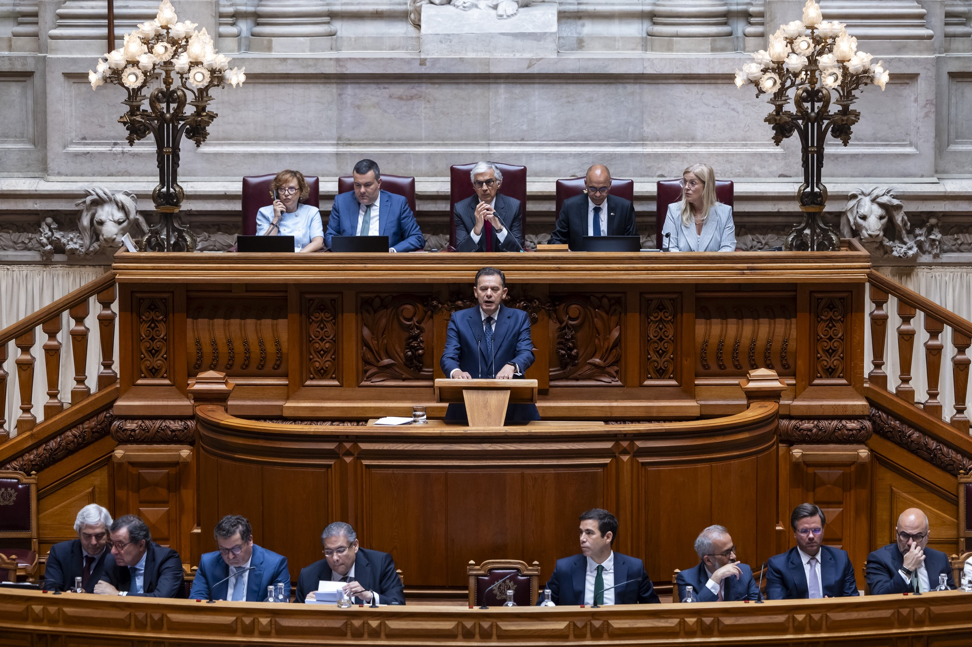Diferenças entre promessas e o programa de Governo