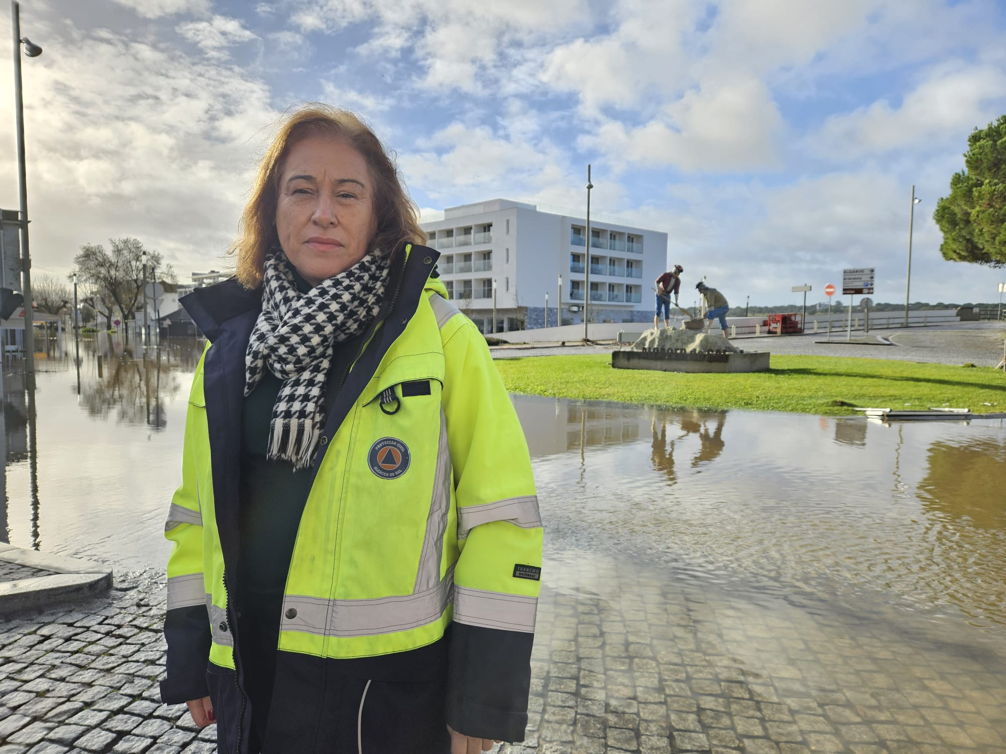 "Quem está sentado num gabinete não tem ideia. Convido a virem a Alcácer. É impossível fazer eleição"