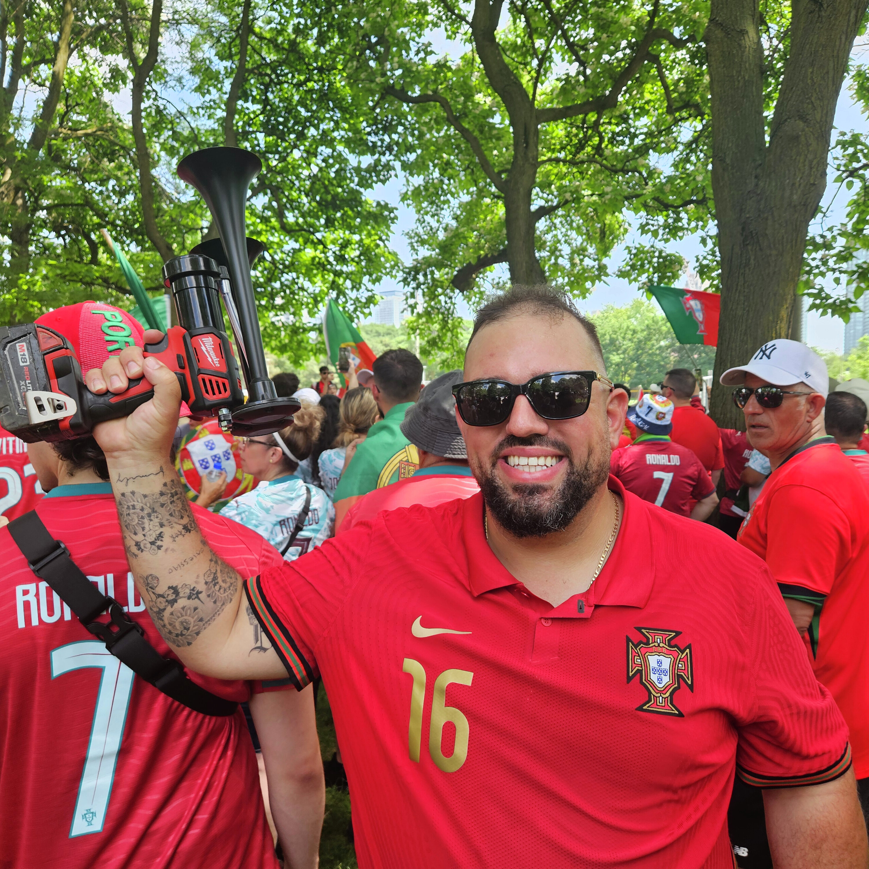 O berbequim-buzina que anima Portugal em Toronto