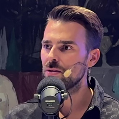 Kim Wigaard satte livet på vent: – Jeg flyttet hjem for å ta vare på pappa episode artwork