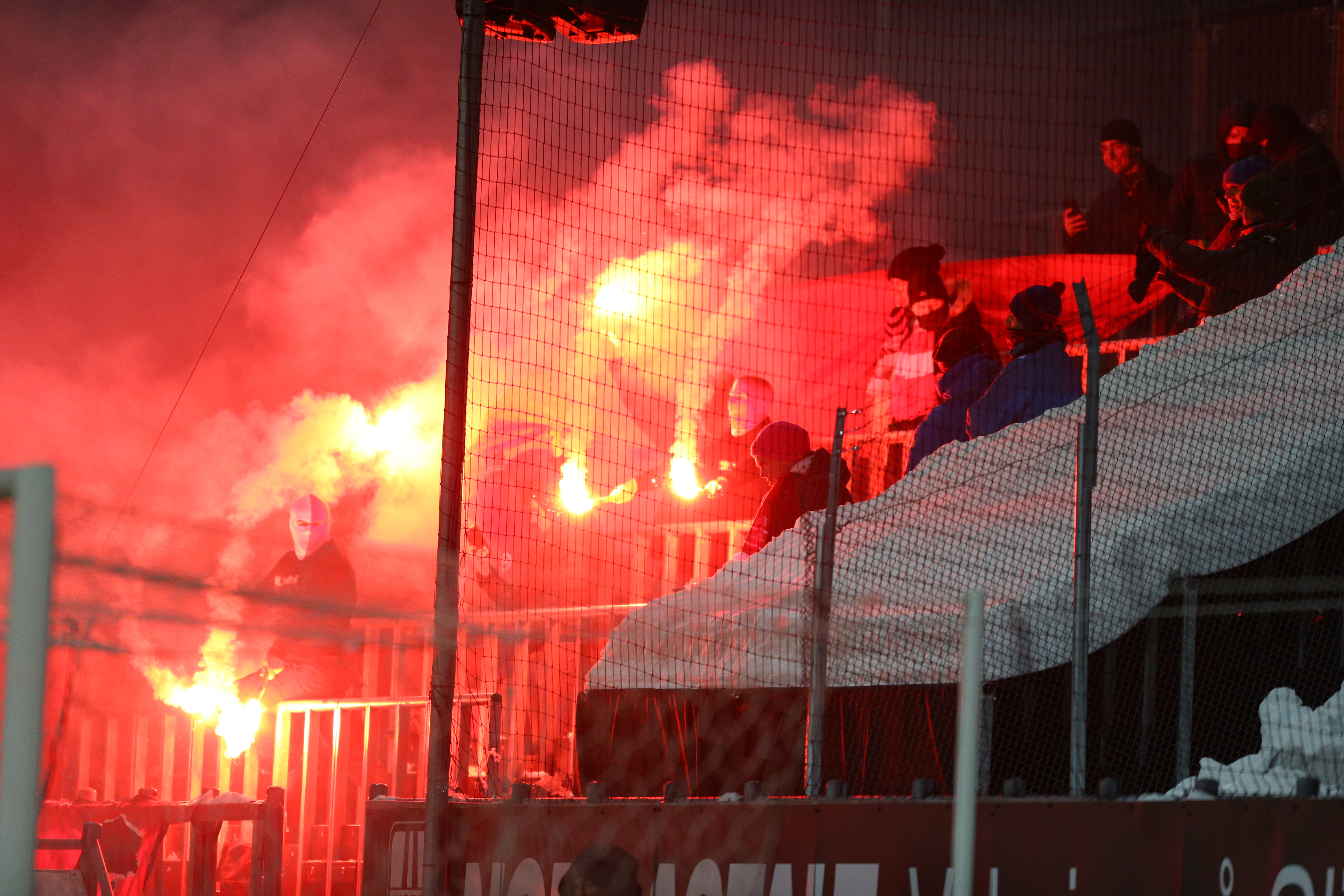 Live fra Sportsbaren: Bluss-diskusjon igjen, det fantastiske med fotball og kan det gå galt i Jerevan?