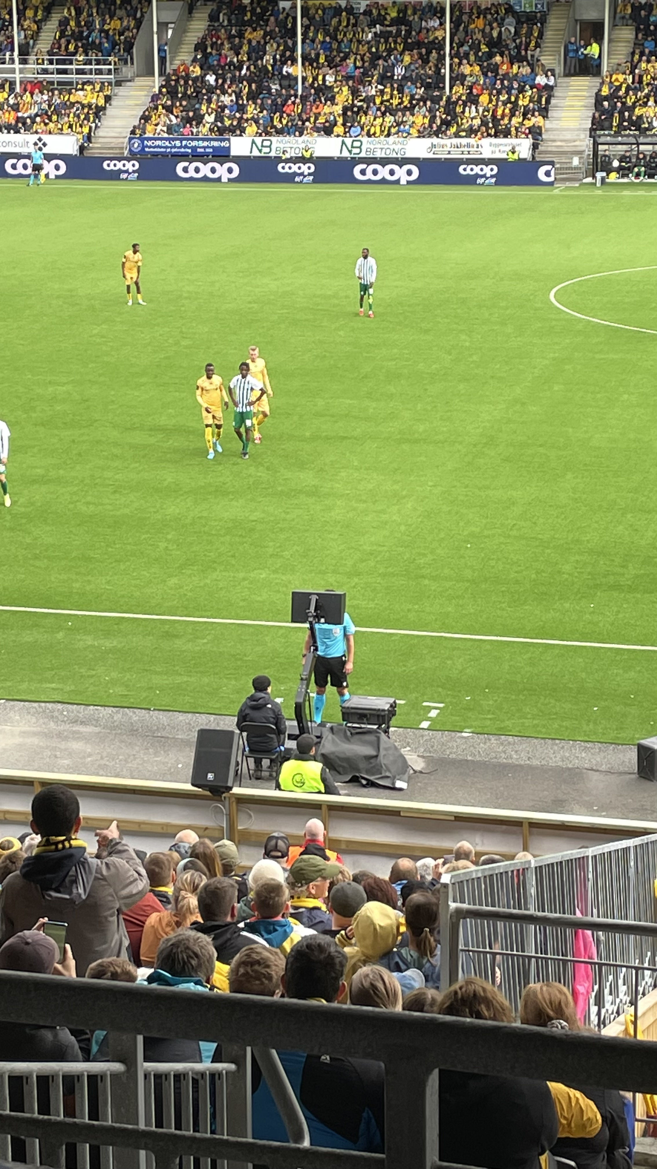 – De sier de trenger 10 kamper for å lære seg VAR. Smak litt på den!