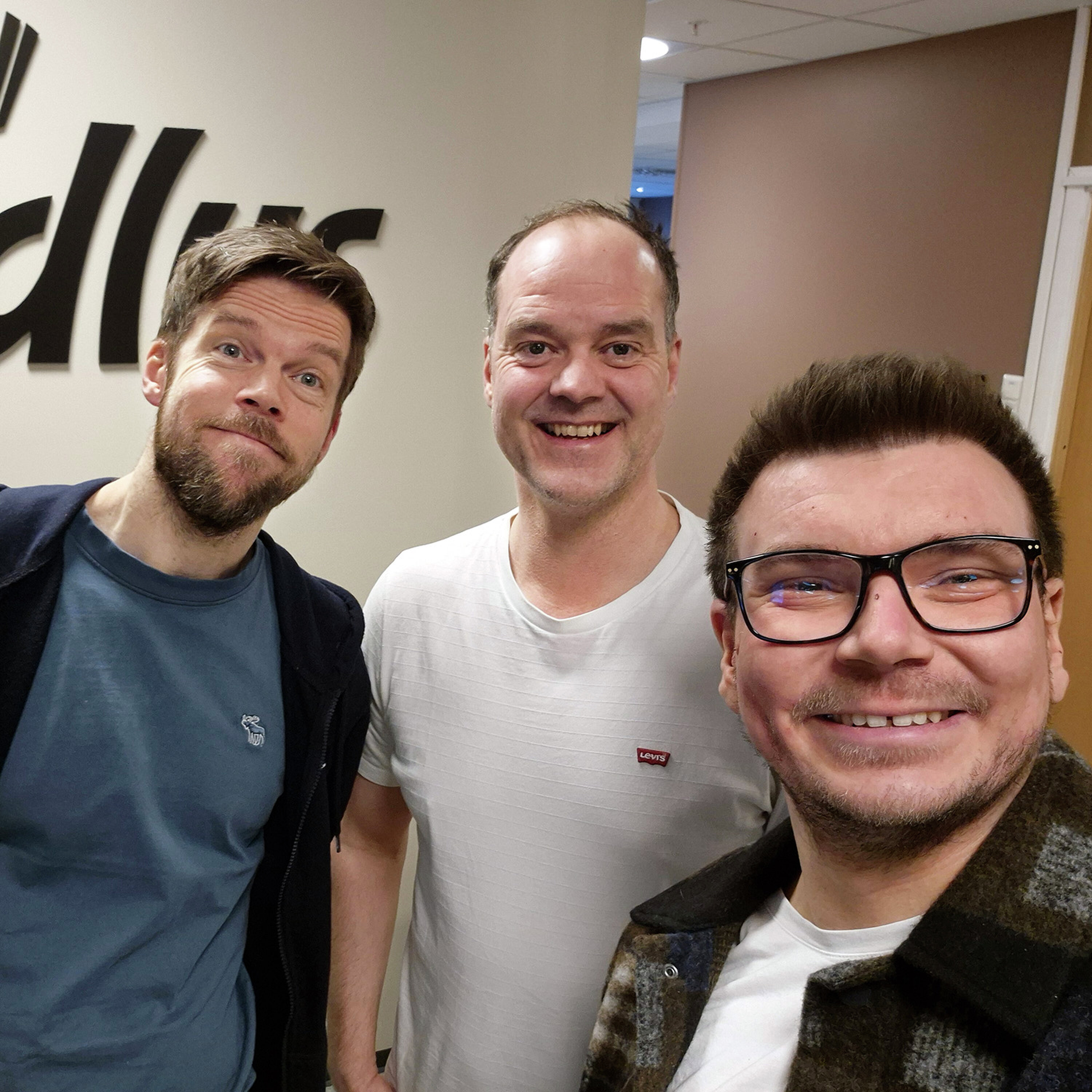 Episode 247 - Folkehelten Jens, skambud, beklagelser og LIVE-nyhet!