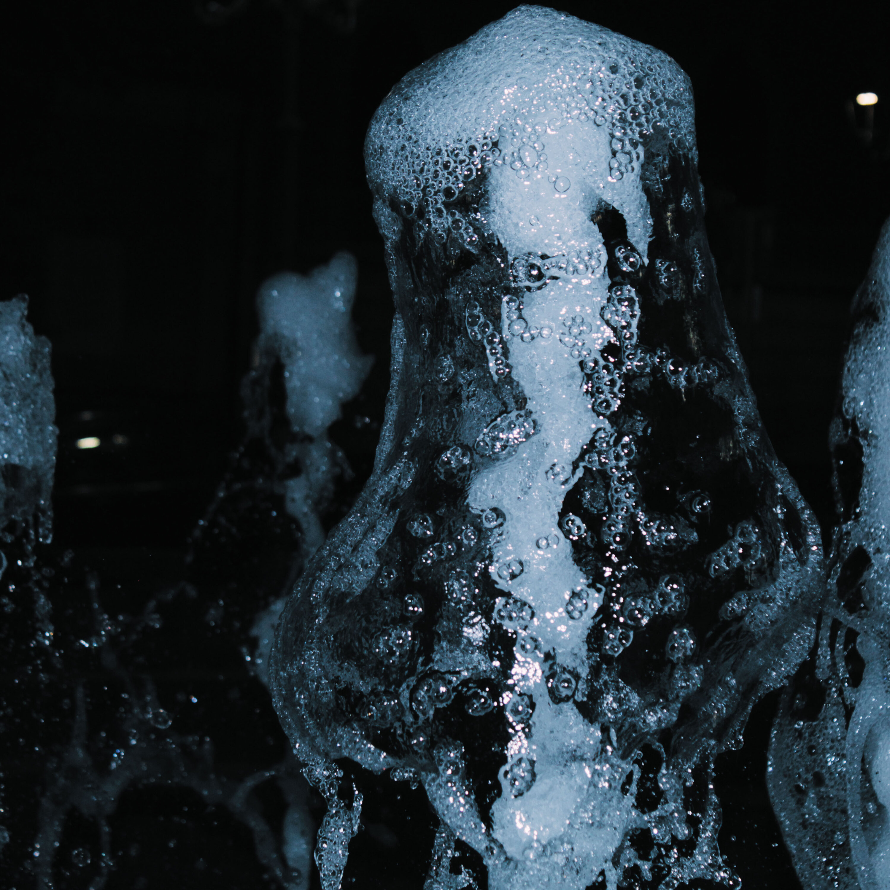 Les mystères de la glace noire, nouvel état de la matière