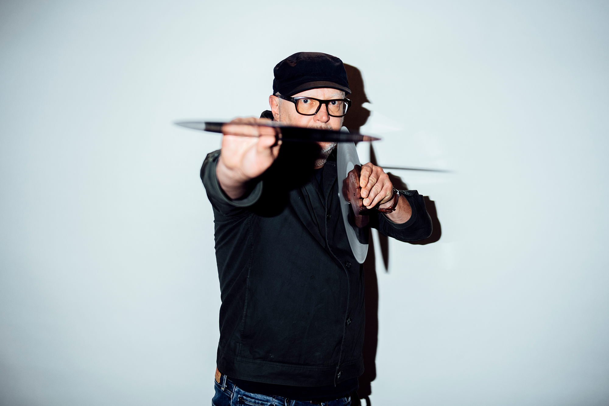 Stijn draait in primeuris de nieuwe single van Whispering Sons: 'The Talker'