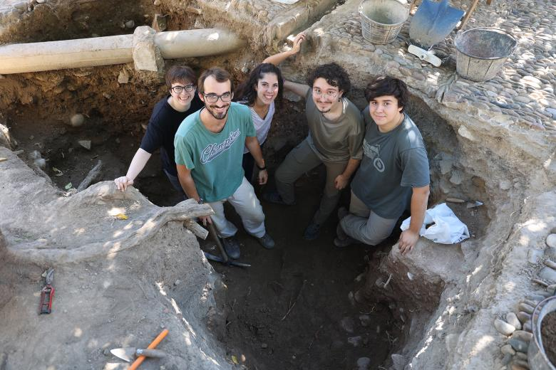 Los jóvenes arqueólogos voluntarios de la Mezquita Catedral