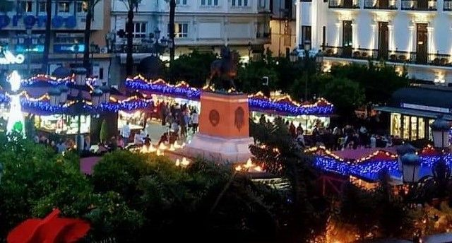 El mercadillo navideño se recupera en Las Tendillas