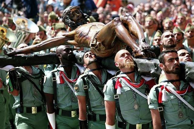 La gesta de la Muerte y Resurrección del Cristo Legionario: Mena y Los Palma