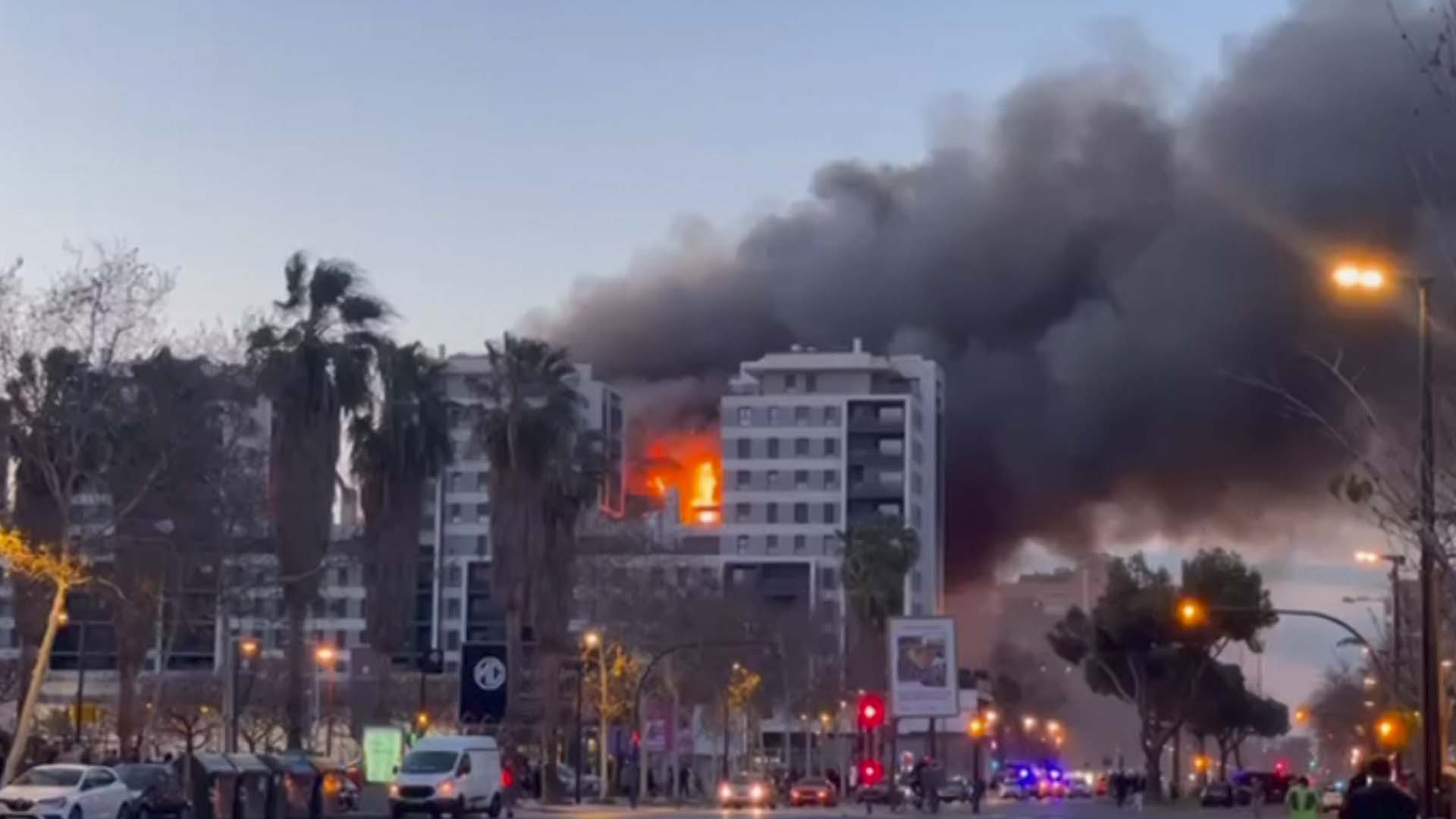 Los detalles del virulento incendio de Valencia en Las Claves del Día de El Debate