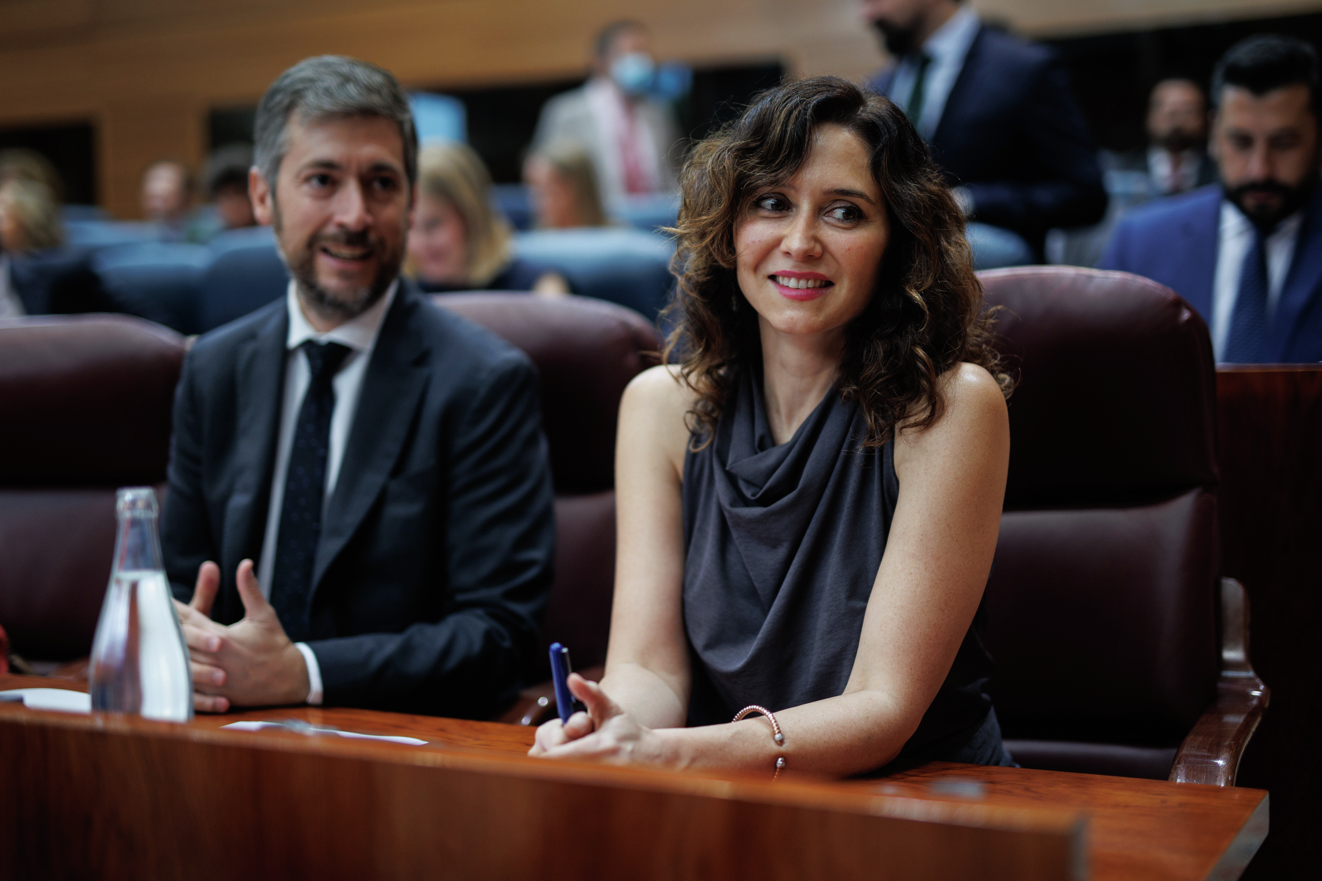 Ayuso carga contra Sánchez y defiende la comisión de investigación