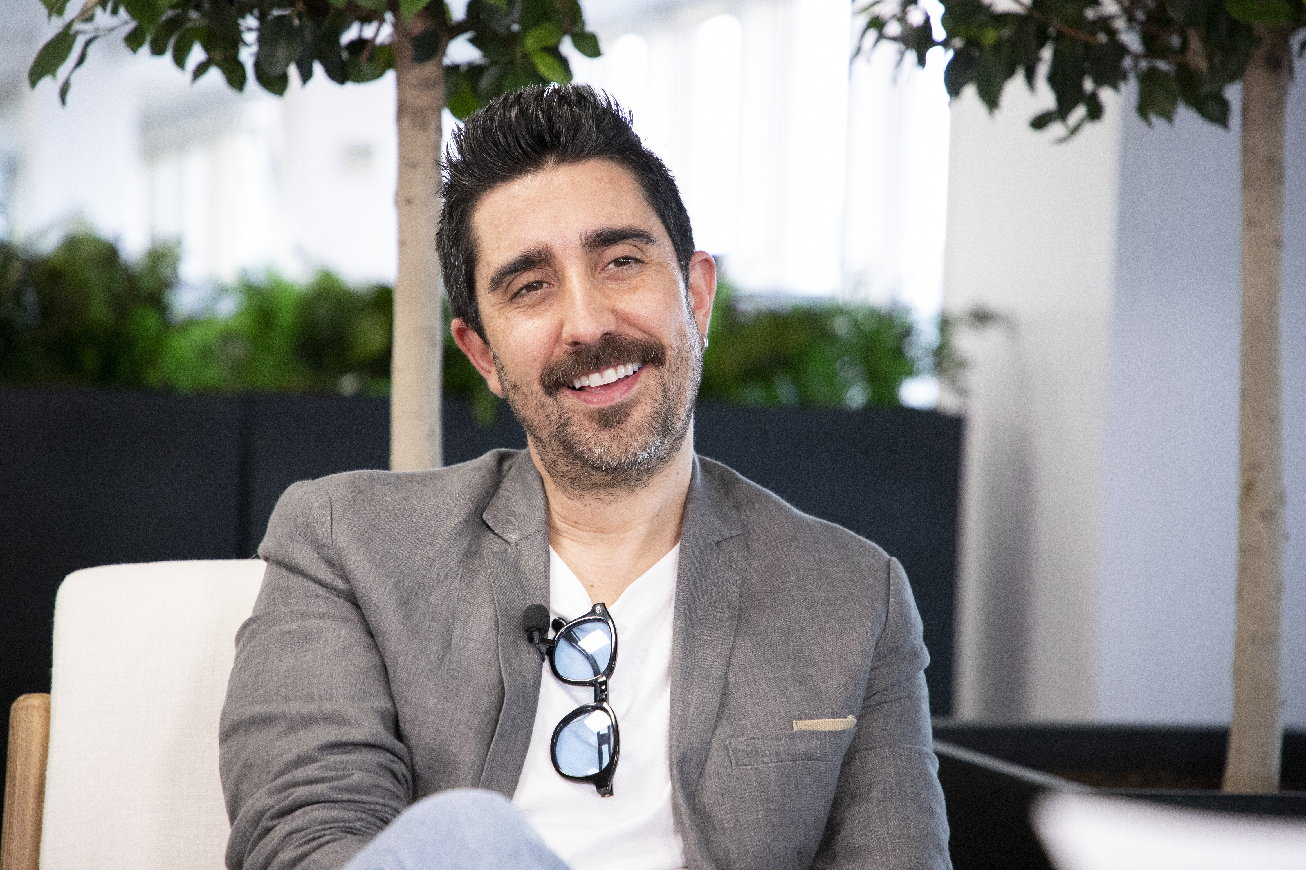 Una charla en El Debate con Alex Ubago