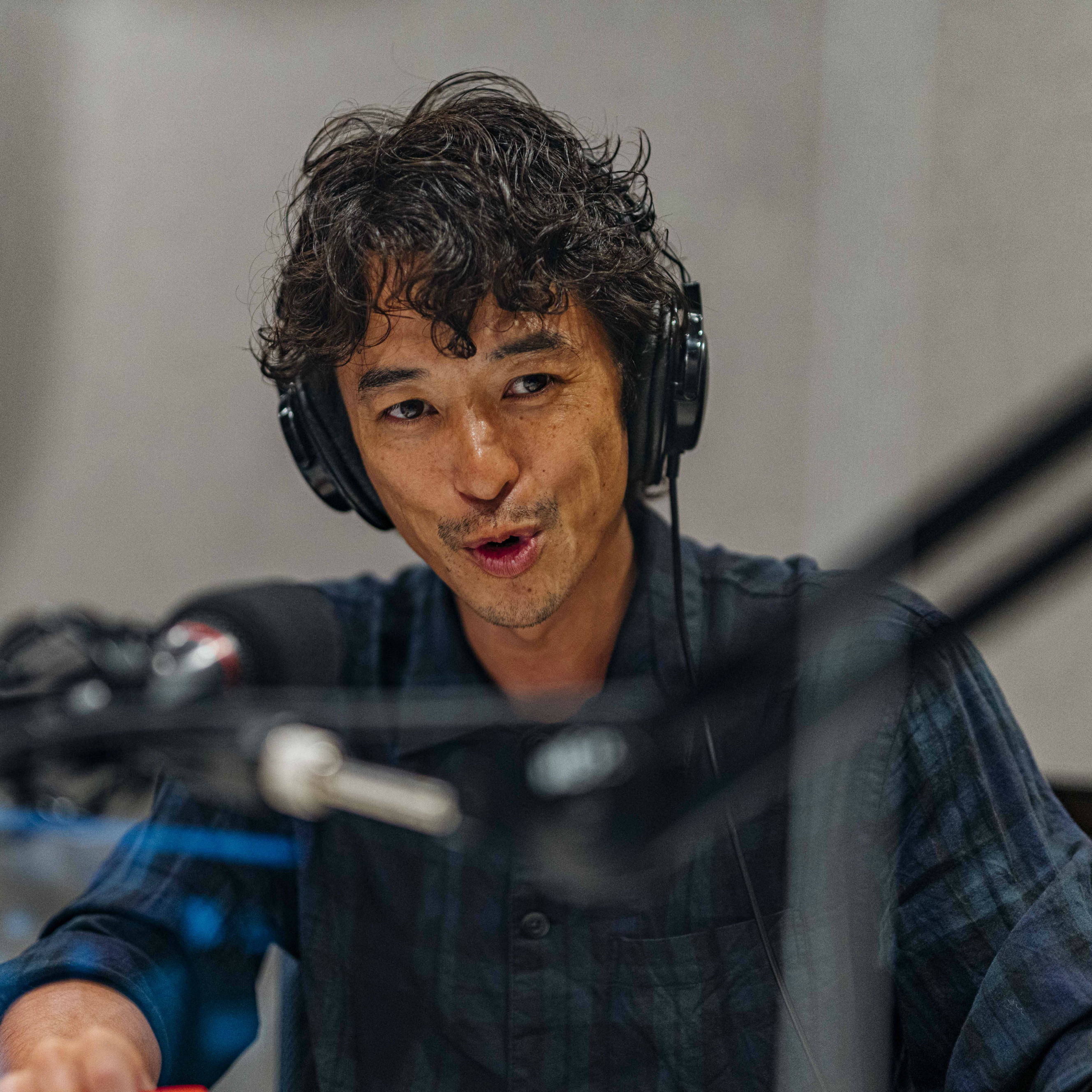 山田孝之、もしも「俳優がいらない」世界になったらどう生きる？　『ちゅらさん』で共演の小橋賢児と対談