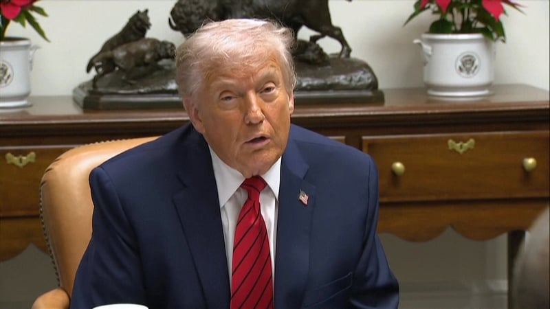 Tráchtaire ar chúrsaí polaitiúla na Stáit Aontaithe .