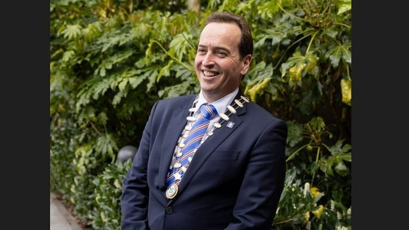 Tom Ó Muirdheaigh : Uachtarán Chumann Cógaisíochta na hÉireann.