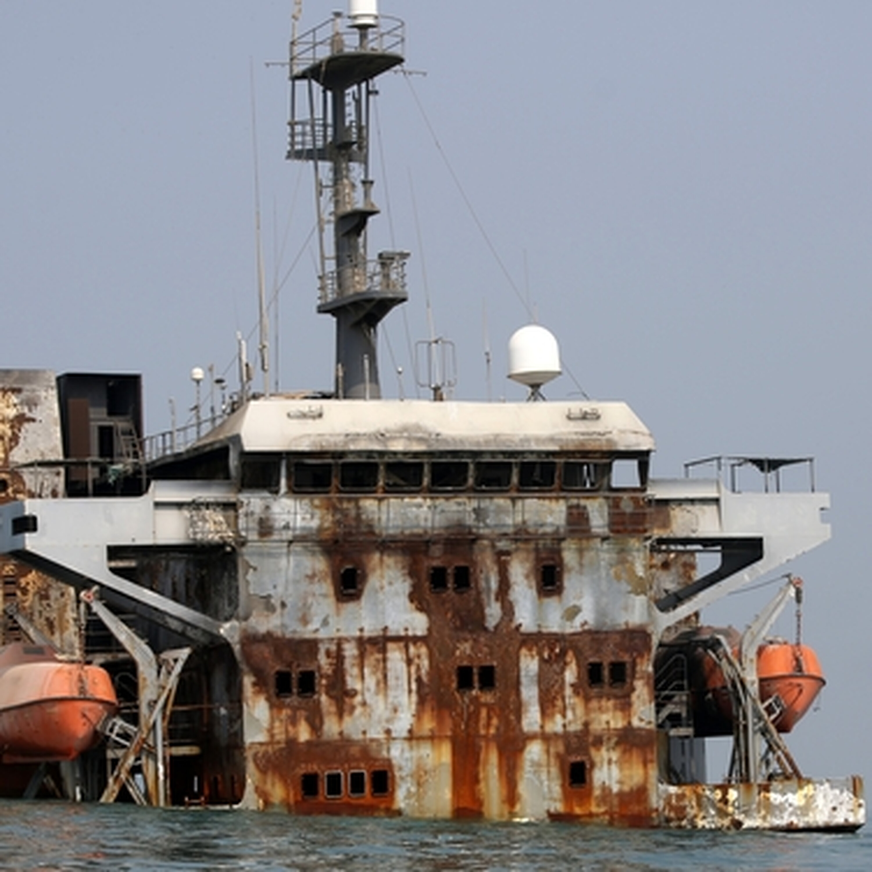 Iran, US hit tankers in biggest attack on shipping since war began