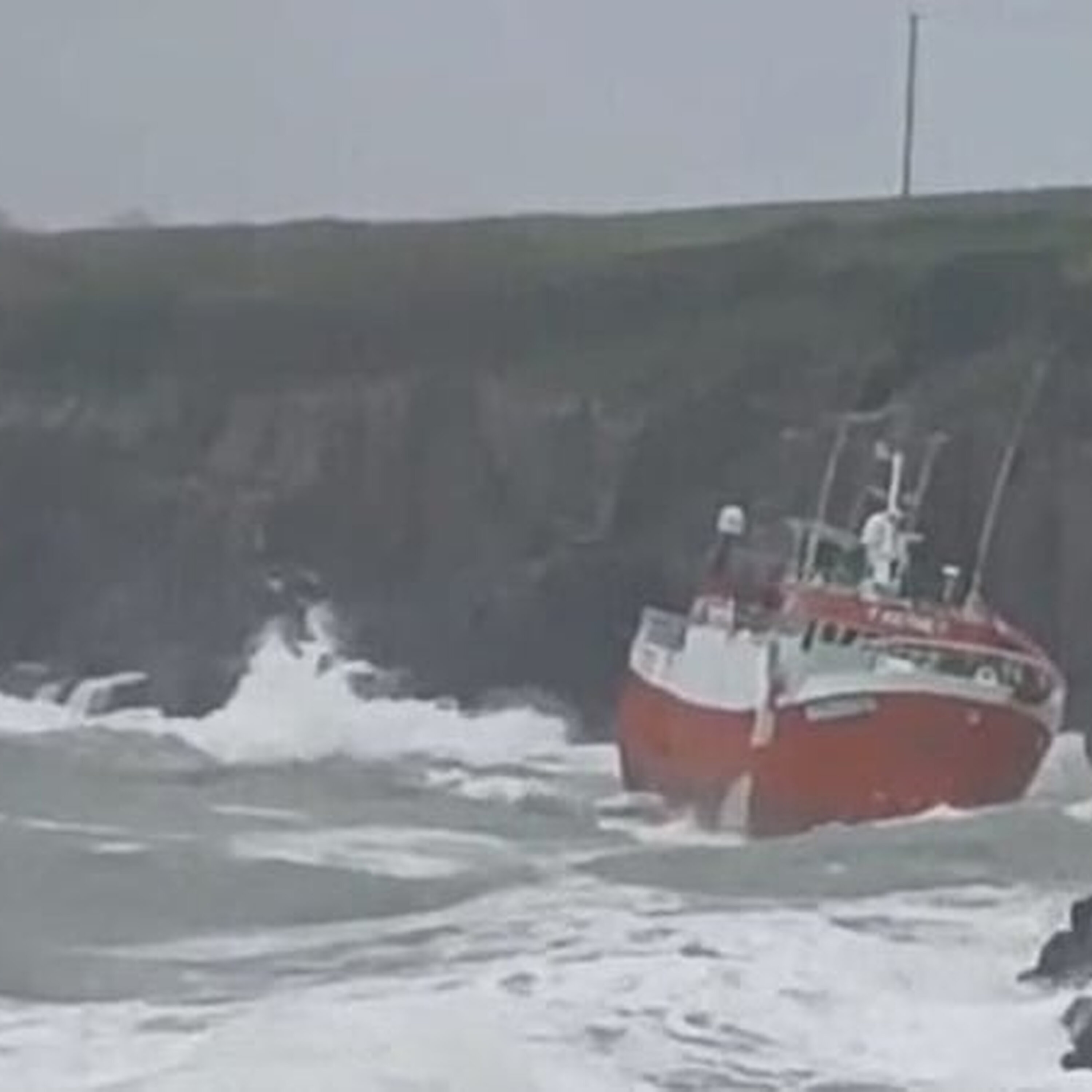 14 rescued as trawler runs aground off Daingean Uí Chúis 14 rescued as trawler runs aground off Daingean Uí Chúis