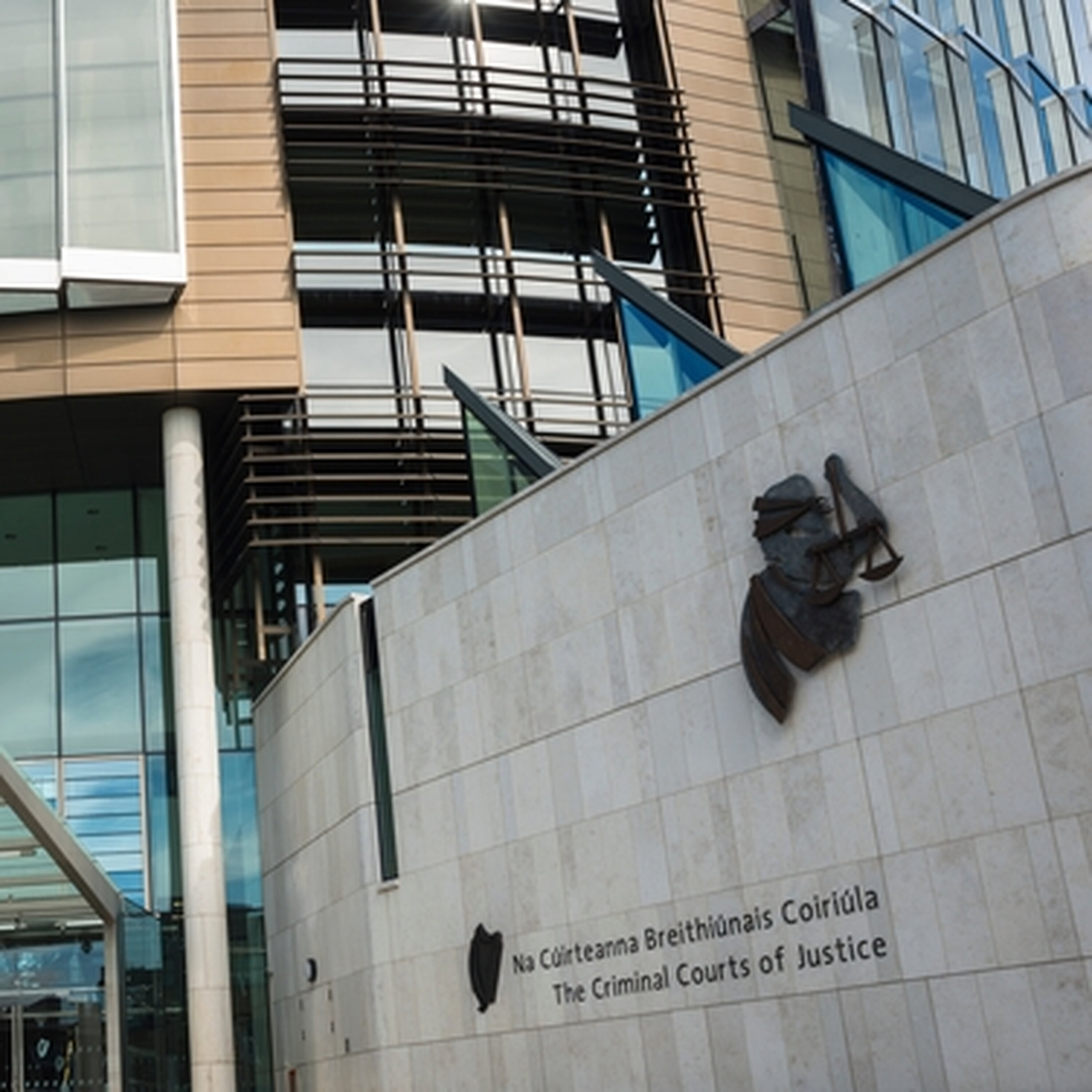 Call for independent mediator to help resolve legal aid dispute