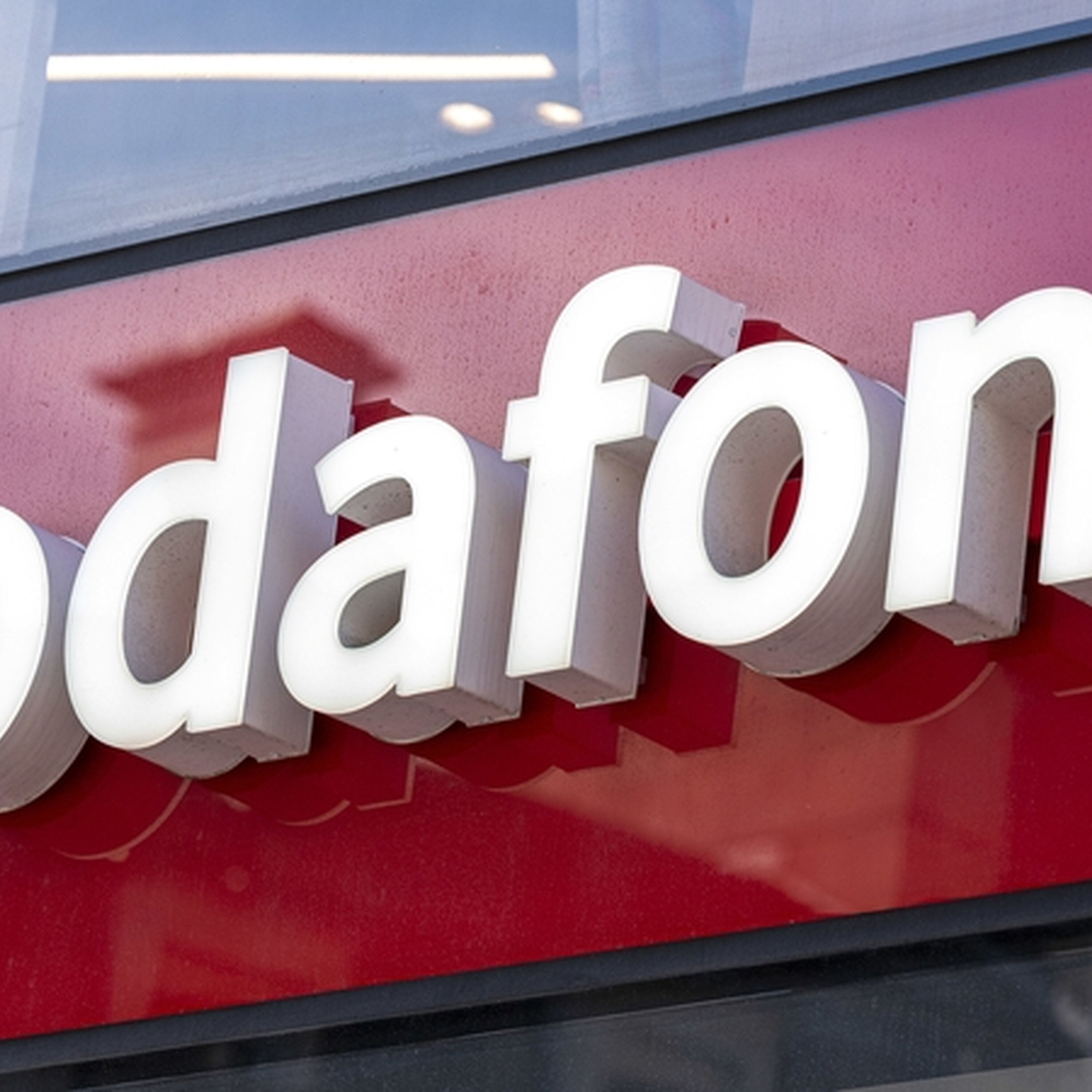 Does the Vodafone Advert showcase some dangerous behaviour? Does the Vodafone Advert showcase some dangerous behaviour?