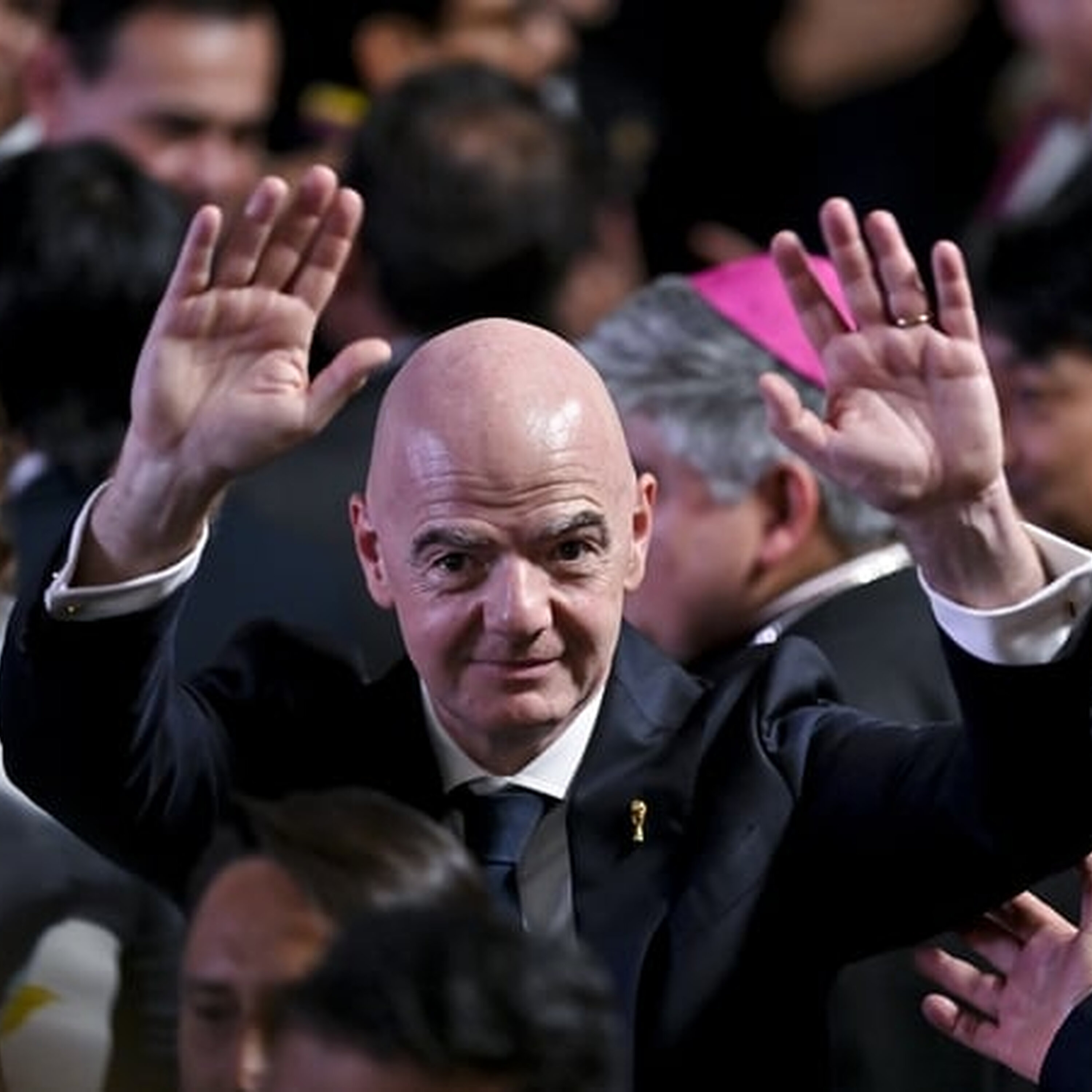 Tús Áite: FAI agus Infantino