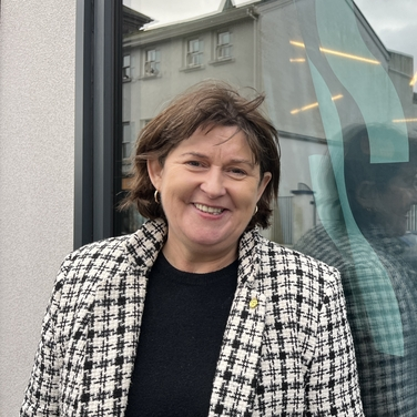 Bríd Ní Chonghóile, Príomhfheidhmeannach Ghaillimh le Gaeilge.