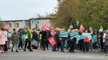 Oibrithe san earnáil phoiblí ar stailc