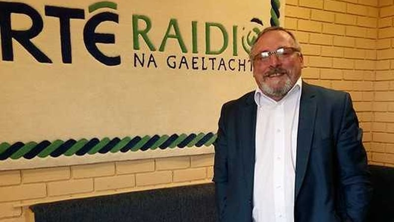 An Comhairleoir Contae John Shéamuis Ó Fearraigh.