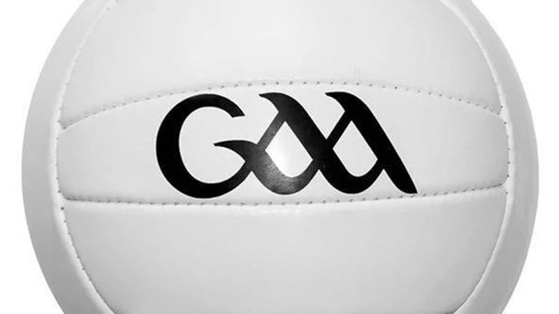 Niall Comer ó CLG Ghleann na Iolair agus Owenie Mac Gairbheith.