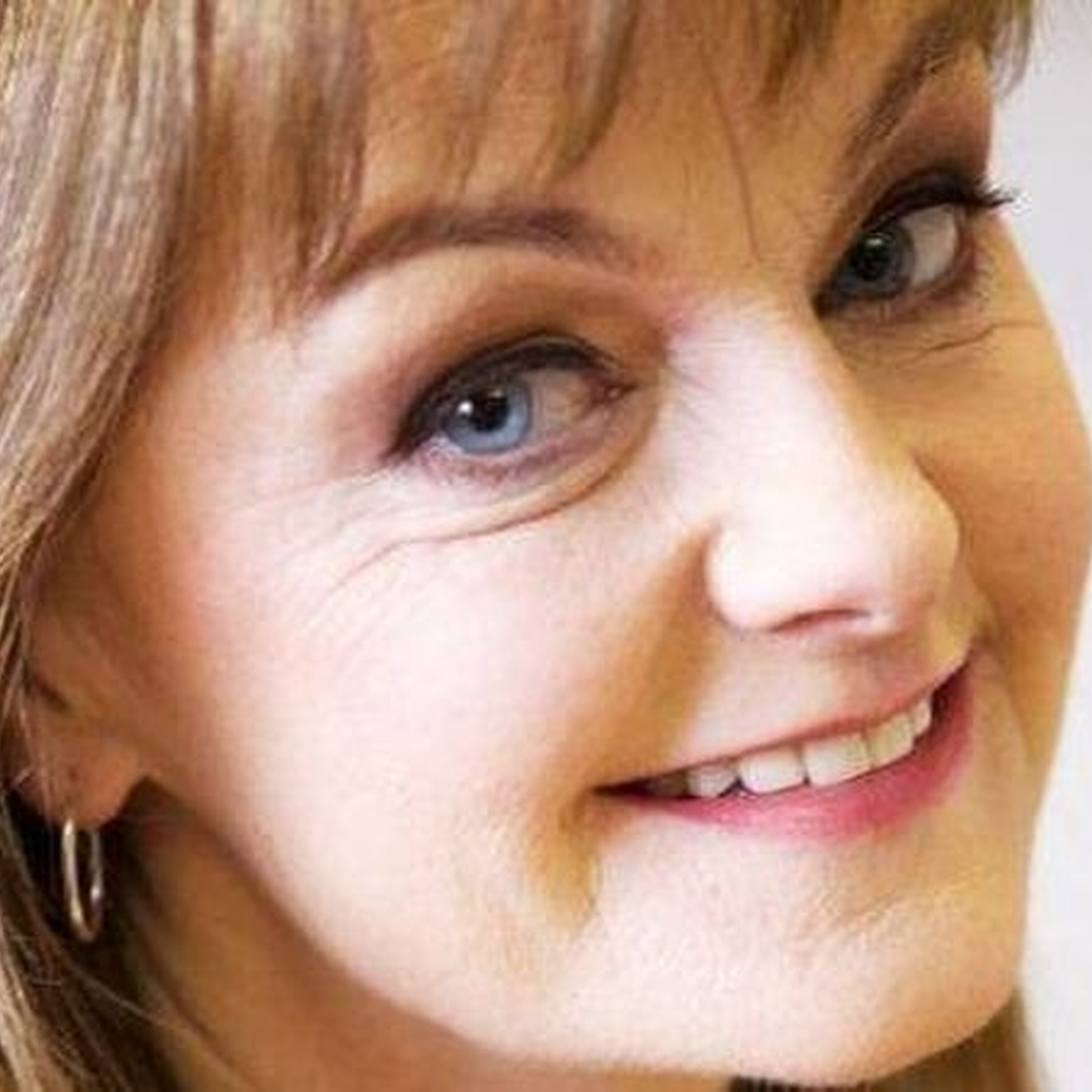 Frances Nic Géadaigh ó Sheomra na Nuachta. Frances Nic Géadaigh ó Sheomra na Nuachta.