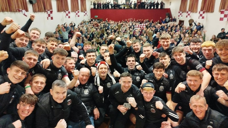 Cathal Ó Mianáin, iománaí le Sleacht Néill.