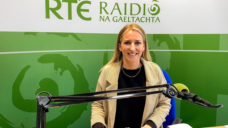 Caoimhe Ní Chonchoille ó Sheomra na Nuachta.