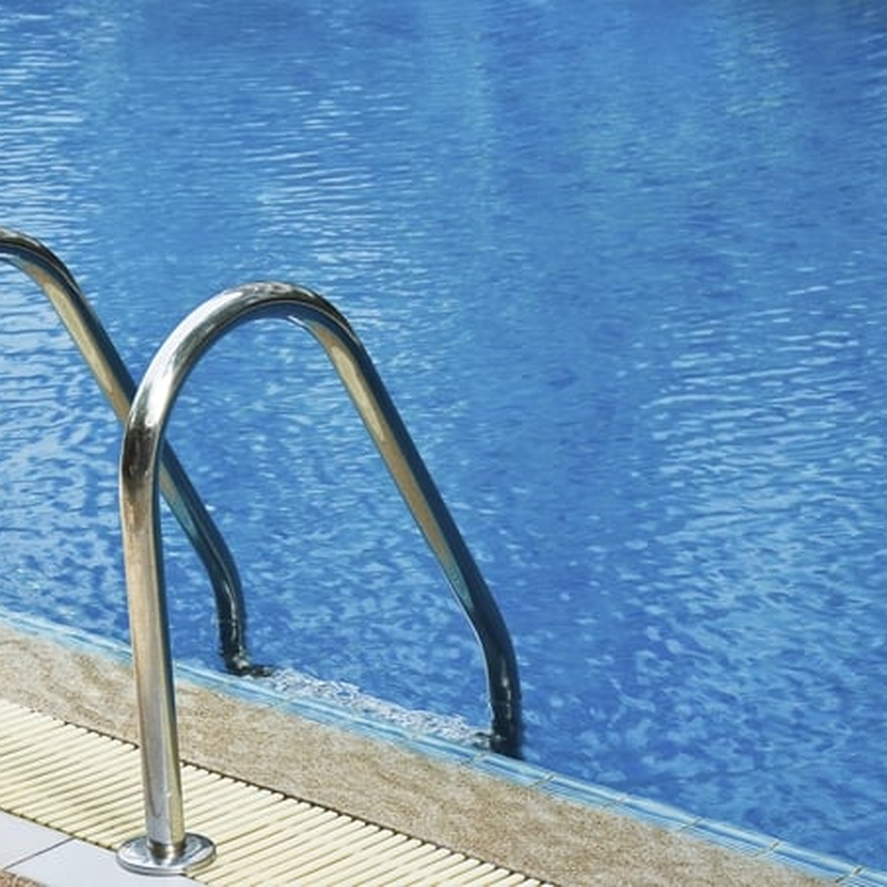 Brenda Donohue dips her toes into Ballinakill Pool