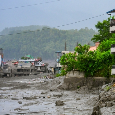 The number of dead from the Nepalese flash floods continues to rise