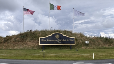 Duine den lucht agóide a bheas ag cur in aghaidh cuairt an Uachtaráin Donald Trump ar Éirinn. episode artwork