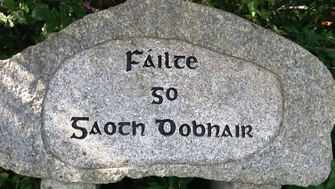 Micléinn as Gaillimh agus Baile Átha Cliath i nGaoth Dobhair don seimeastar Gaeltachta. episode artwork
