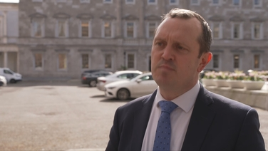 Céard a cheapann John Connolly, T.D. don bhfógra go mbainfear smacht ar chaiteachas ó Réigiún an Iarthair agus an Iarthuaiscirt san HSE? episode artwork