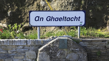 Paula Ní Ríogáin, Oileán Chléire. episode artwork