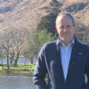 Níall Ó Luasa: Úinéir Óstán Ghuagán Barra