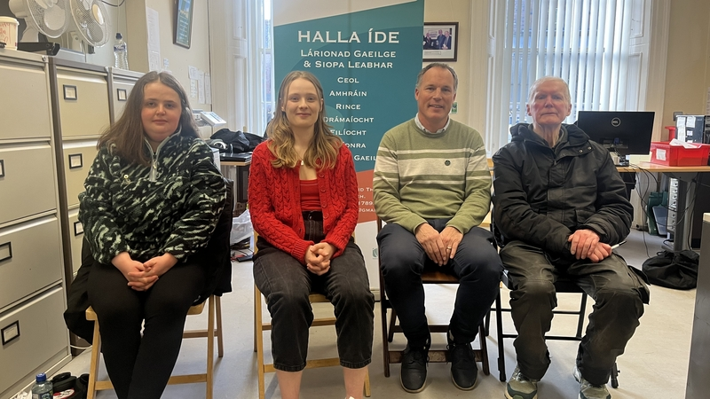 Breandán Ó hAnnaidh, Éamonn Ó Nuanáin, Ava Nic Searraigh agus Aoife Ní Bhraoin