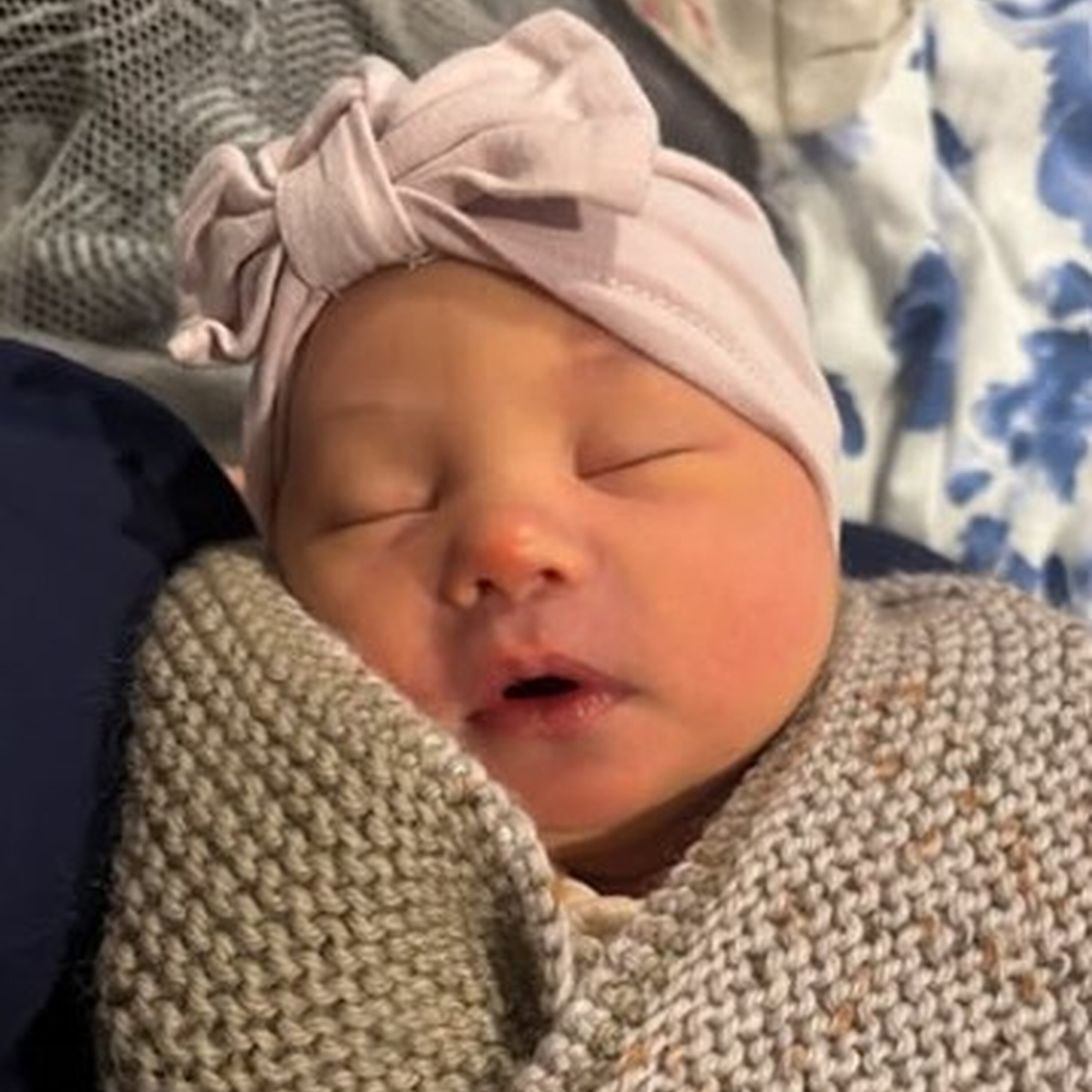 Si forgot to tell Lana and Speedy about baby Charlotte πΆ